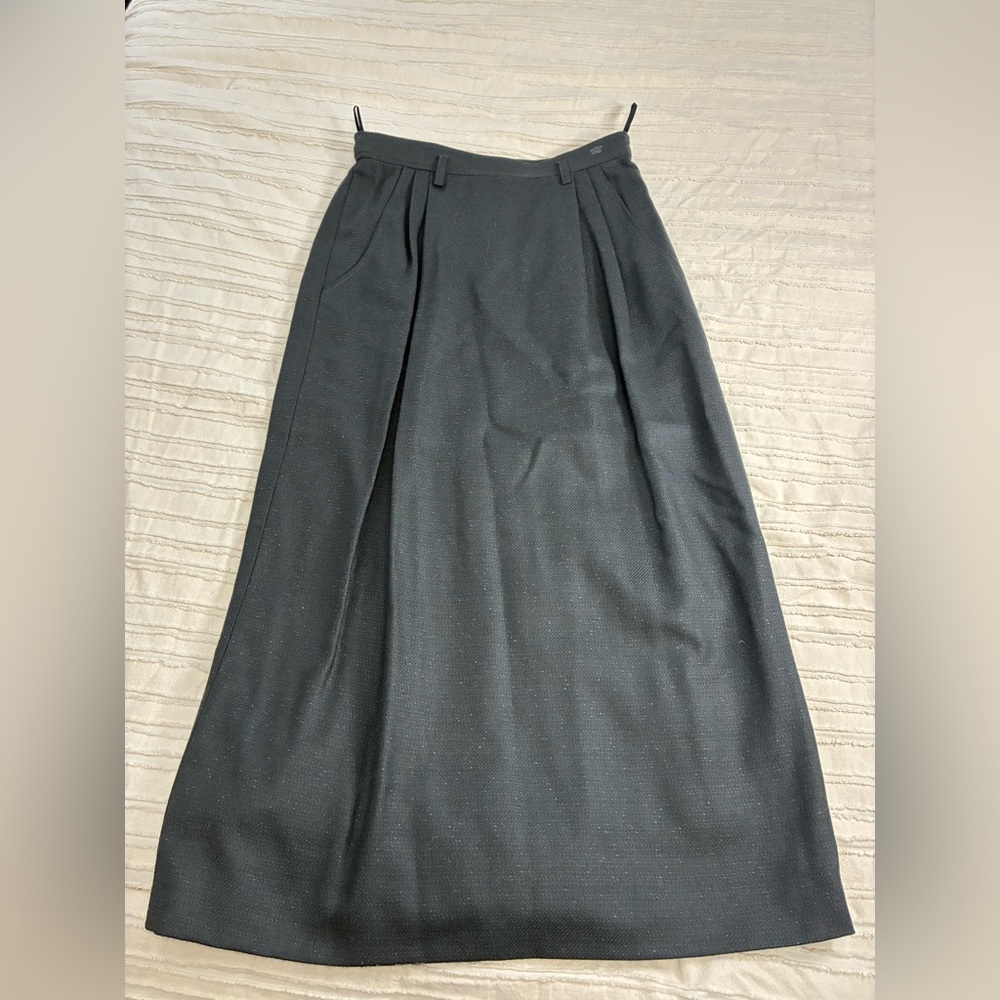🤩amazing quality wool/silk skirt. Made in Switzerland. High end German brand.